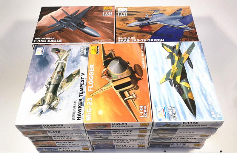 Set di 25 Modellini di Aerei M - Model Kit Academy recensione e prezzo