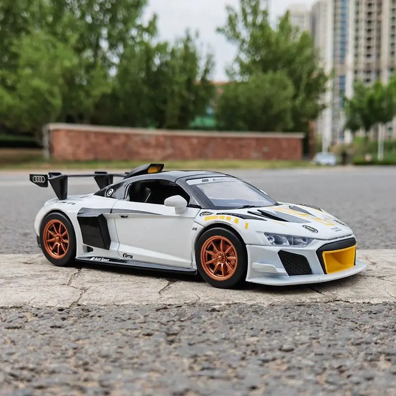 1:24 AUDI R8 GT2 Alloy Track R - Model Kit Lamborghini recensione e prezzo