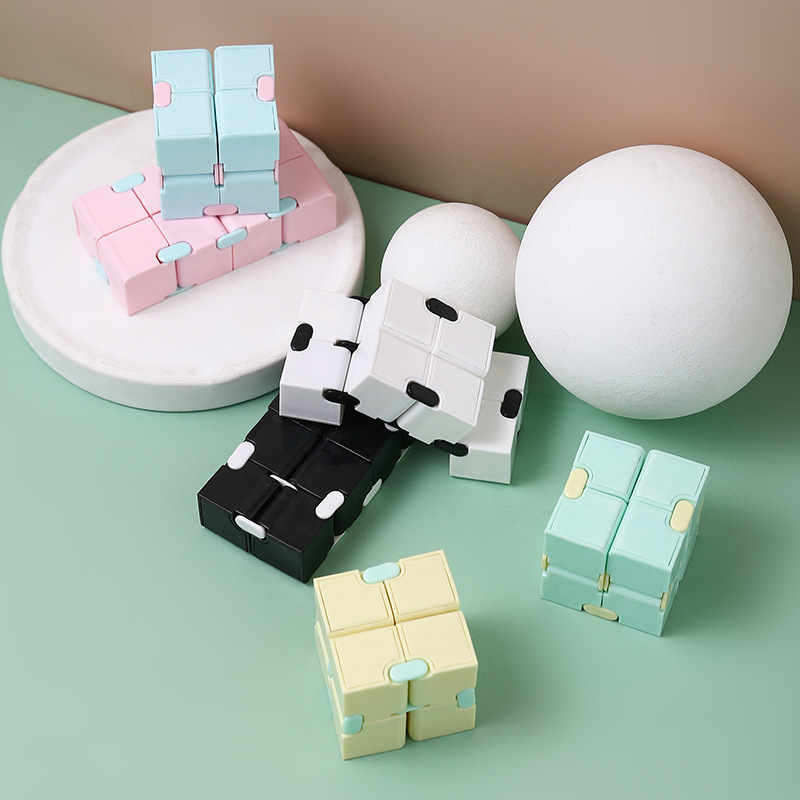 Cubo Magico Infinito, Giocatto - Model Kit Infinite Dimension recensione e prezzo