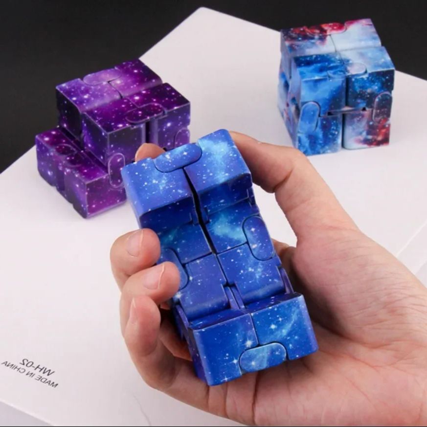 Cubo magico con vibrazione inf - Model Kit Infinite Dimension recensione e prezzo